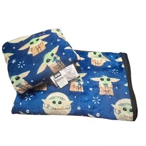 Star Wars Mandalorian "The Child" (Grogu) travel set